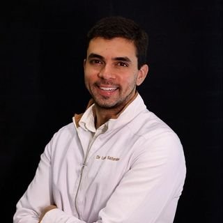 Dr. Lucas Saturnino