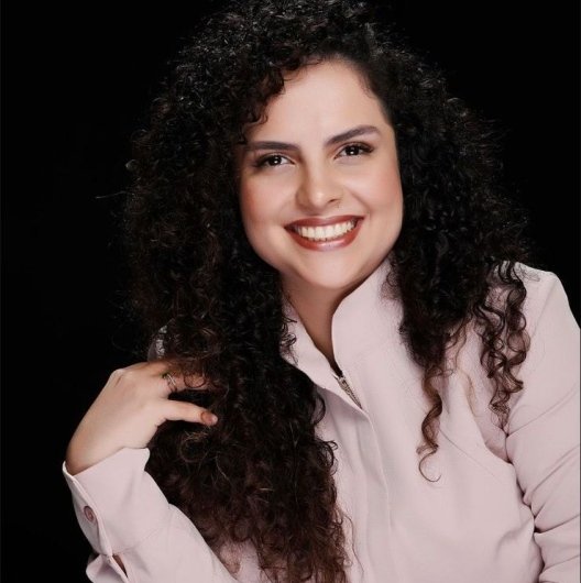 Dra. Júlia Guzmán