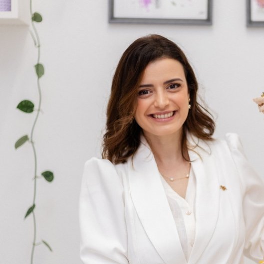Dra. Maíra Soares Rocha