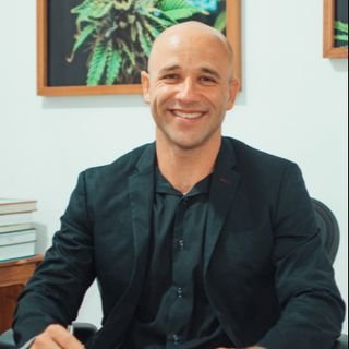 Dr. Pedro Mello