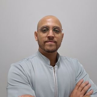 Dr. Leonardo Sebastian