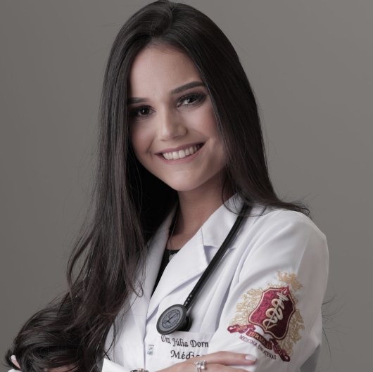 Dra. Julia Dornelas