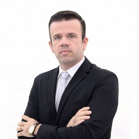 Dr. Danilo Louzada de Oliveira