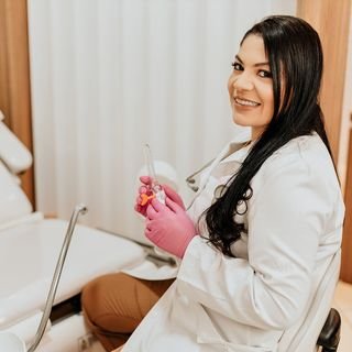 Dra. Alexandra Borges