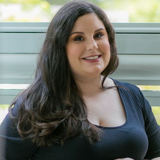 Dra. Lívia Nunes