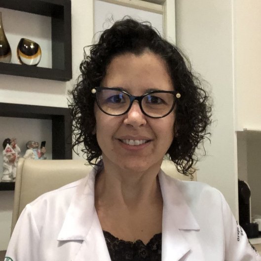 Dra. Renata Magali Ribeiro Silluzio Ferreira