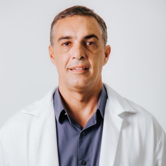 Dr. Marcelo Viana Schott