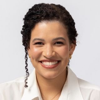 Dra. Paula Camila Alves