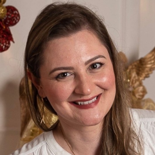 Dra. Bruna Mendes