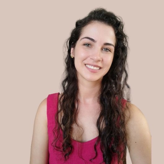 Dra. Caroline Babolim