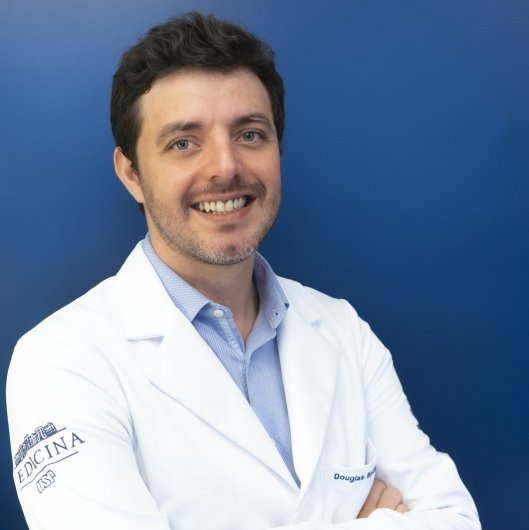 Dr. Douglas Badillo Ribeiro