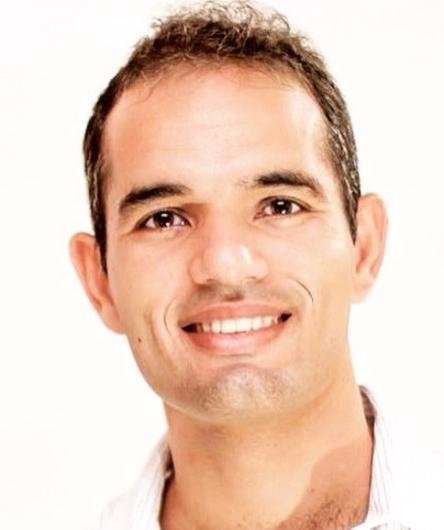 Dr. Turi Souza