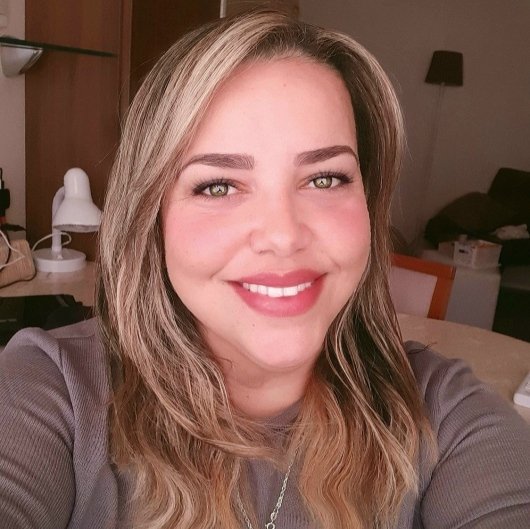 Juliana Paracampos