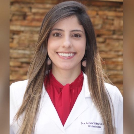 Dra. Leticia Salles Carneiro
