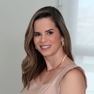 Dra. Aline Andrade de Lucena