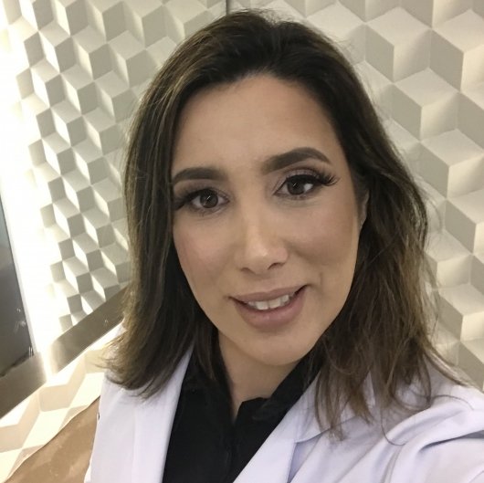 Dra. Camila Carvalho Krause Goncalves