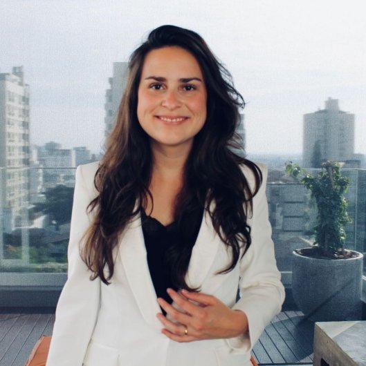 Dra. Kharina Moreira Dias