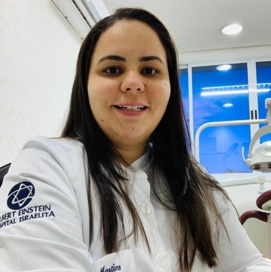 Dra. Livia Cristina Martins