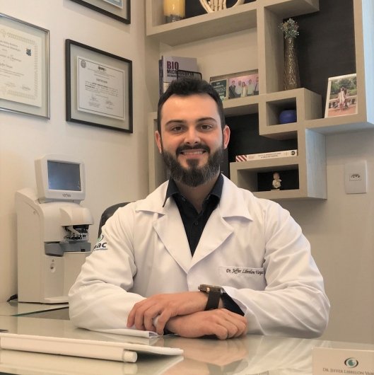 Dr. Jeffer Librelon Vargas