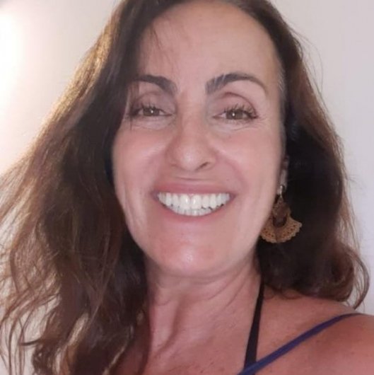 Dra. Claudia Muniz Stroligo