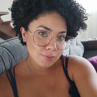 Dra. Fernanda Pereira Calabar