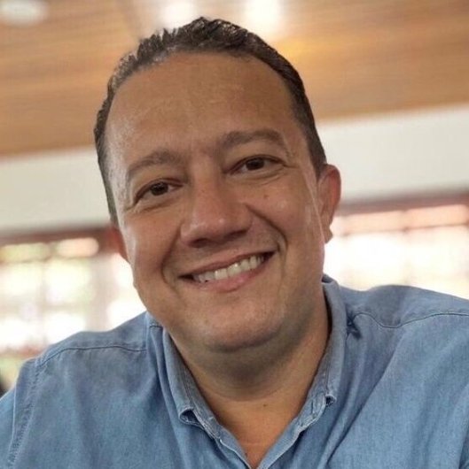 Dr. Eduardo Chaves