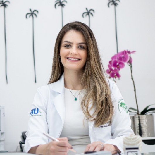 Dra. Bárbara Figueiredo Bastos