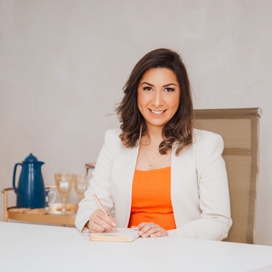 Dra. Larissa Chaves