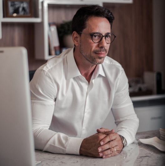 Dr. Vinícius Alves de Oliveira