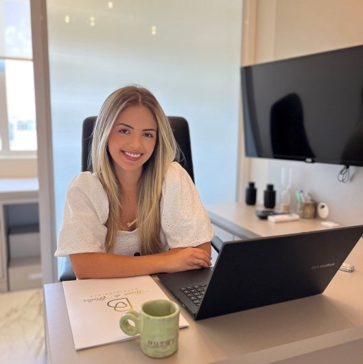 Dra. Bruna de Mattos