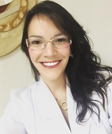 Dra. Larissa Nominato Fernandes