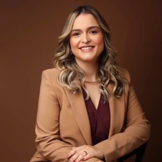 Dra. Larissa Gomes da Silveira