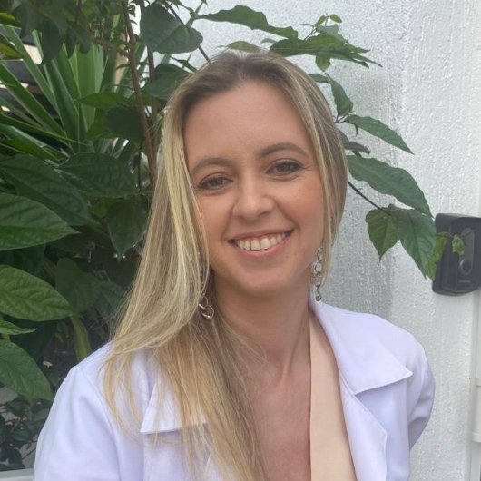 Dra. Andrea de Carvalho Cichocki