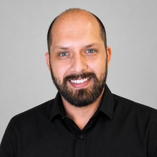 Dr. Douglas Linares Lima