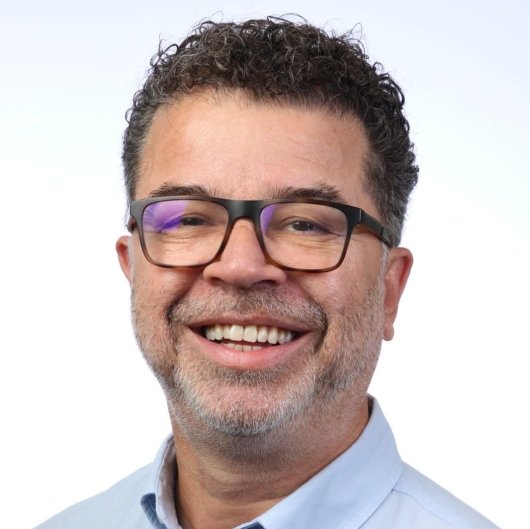 Dr. Paulo Roberto De Assis Almeida E Souza