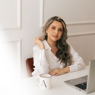 Dra. Ariana Moura