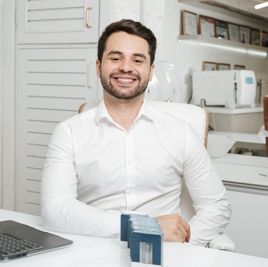 Dr. Victor Nunes