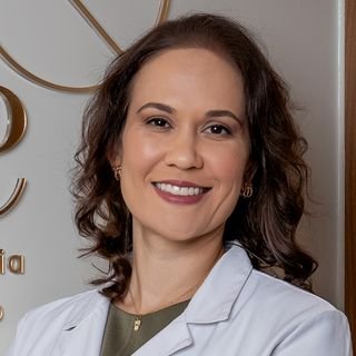 Dra. Larissa Simões Nazareno