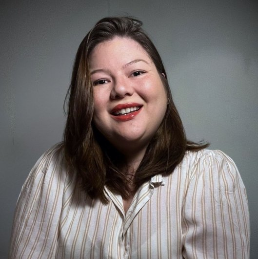 Dra. Caroline Oka