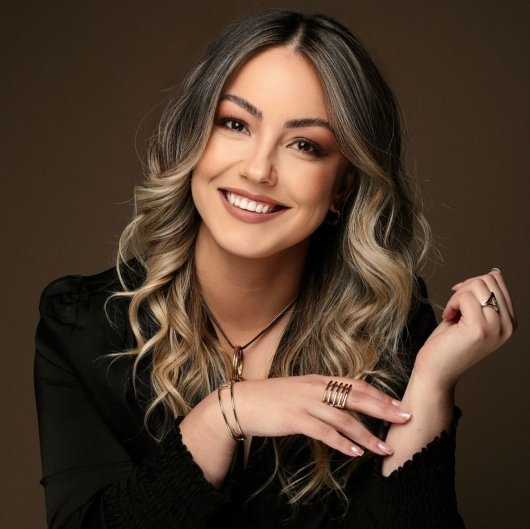 Dra. Jhuliane Antunes