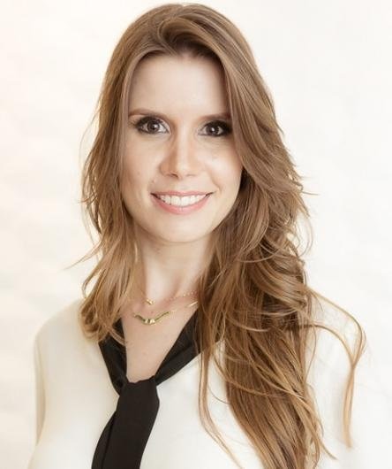 Dra. Thais Brito e Pena