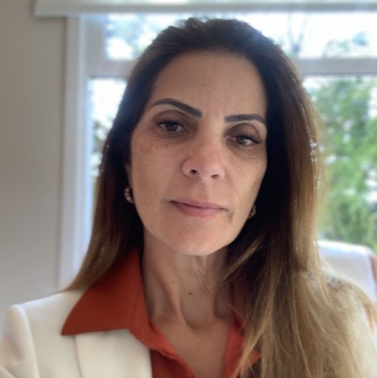 Dra. Flavia Barros