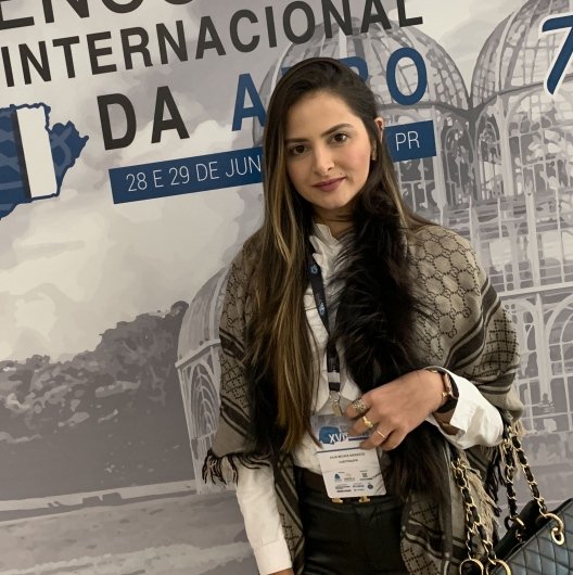Dra. Júlia Becker
