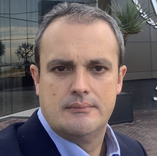 Dr. Daniel Flores