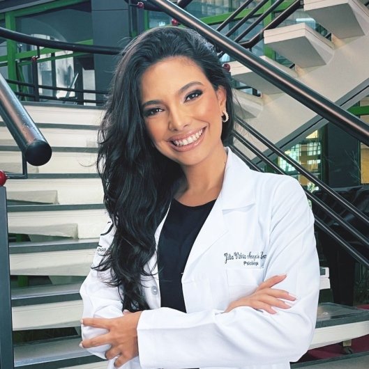 Júlia Menezes de Lemos
