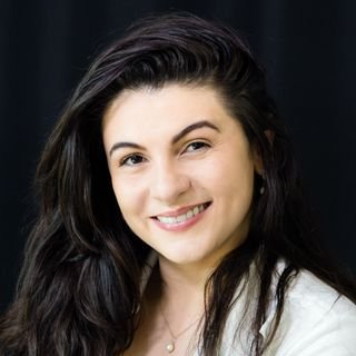 Dra. Bárbara Vitoriano