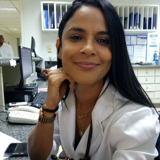 Dra. Ana Claudia Oliveira Silva
