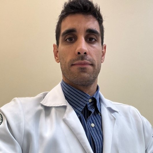 Dr. Matheus Sperini