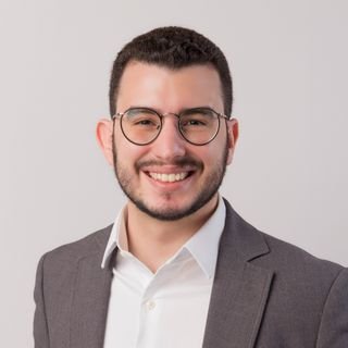 Dr. Lucas Souza
