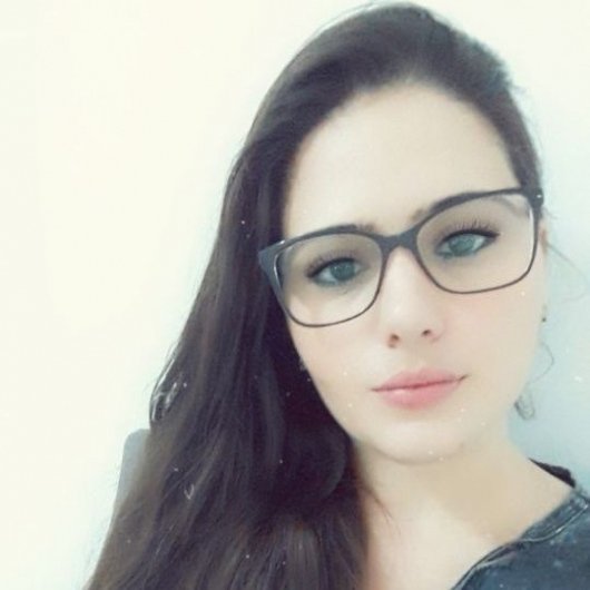 Dra. Caroline de Simone